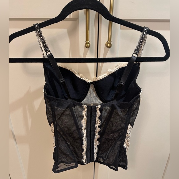 jezebel Elegant Lace bustier top in Black and Cream lace 34C - Picture 2 of 6